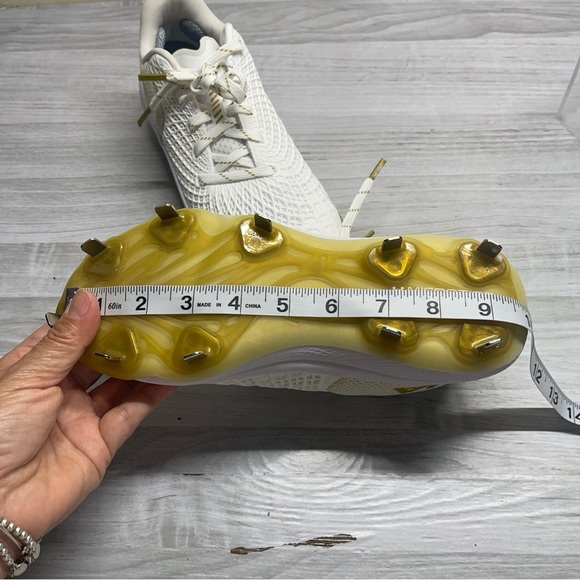 Under Armour UA Glyde 2 MT White Gold Softball Cleats Women’s size 7 - Picture 12 of 15